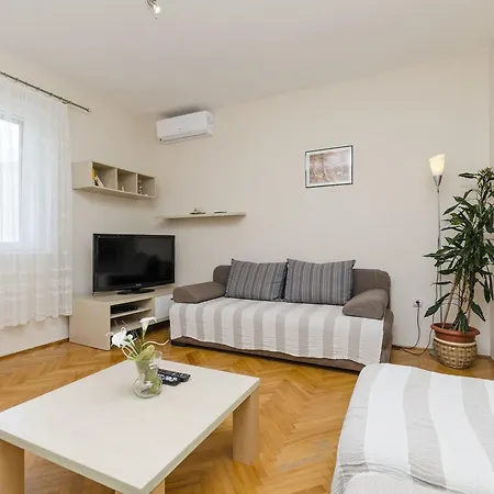 Apartment Antonija Primosten